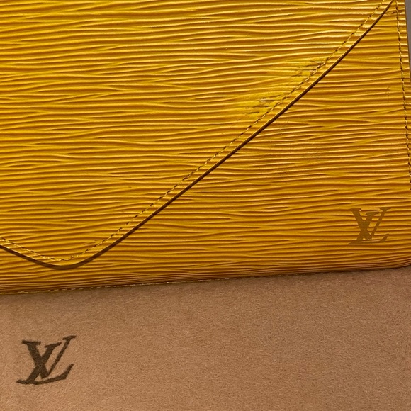 Louis Vuitton Clutch Epi Leather Yellow - Picture 16 of 16